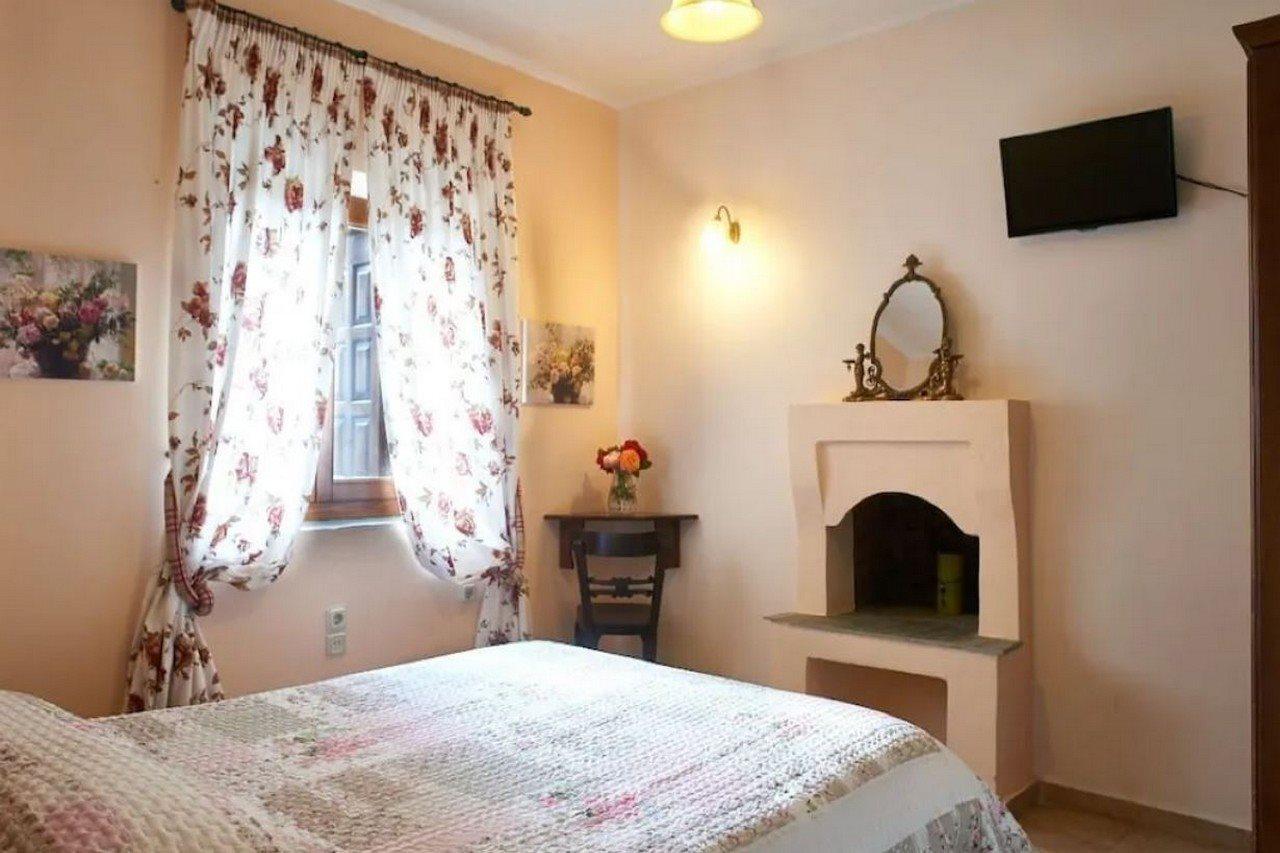 Triantafillies Guesthouse ปอร์เตเรีย ภายนอก รูปภาพ