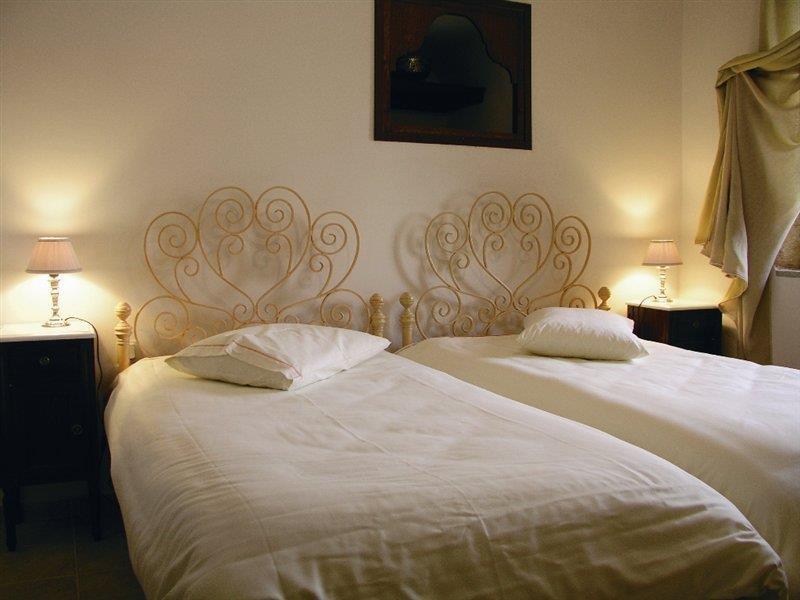 Triantafillies Guesthouse ปอร์เตเรีย ภายนอก รูปภาพ