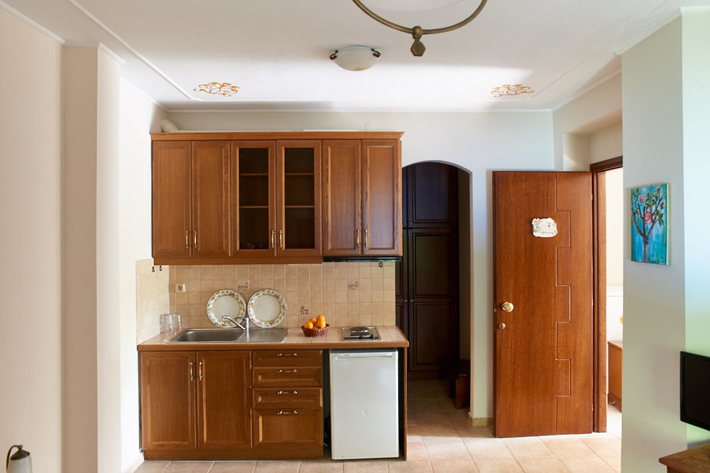 Triantafillies Guesthouse ปอร์เตเรีย ภายนอก รูปภาพ