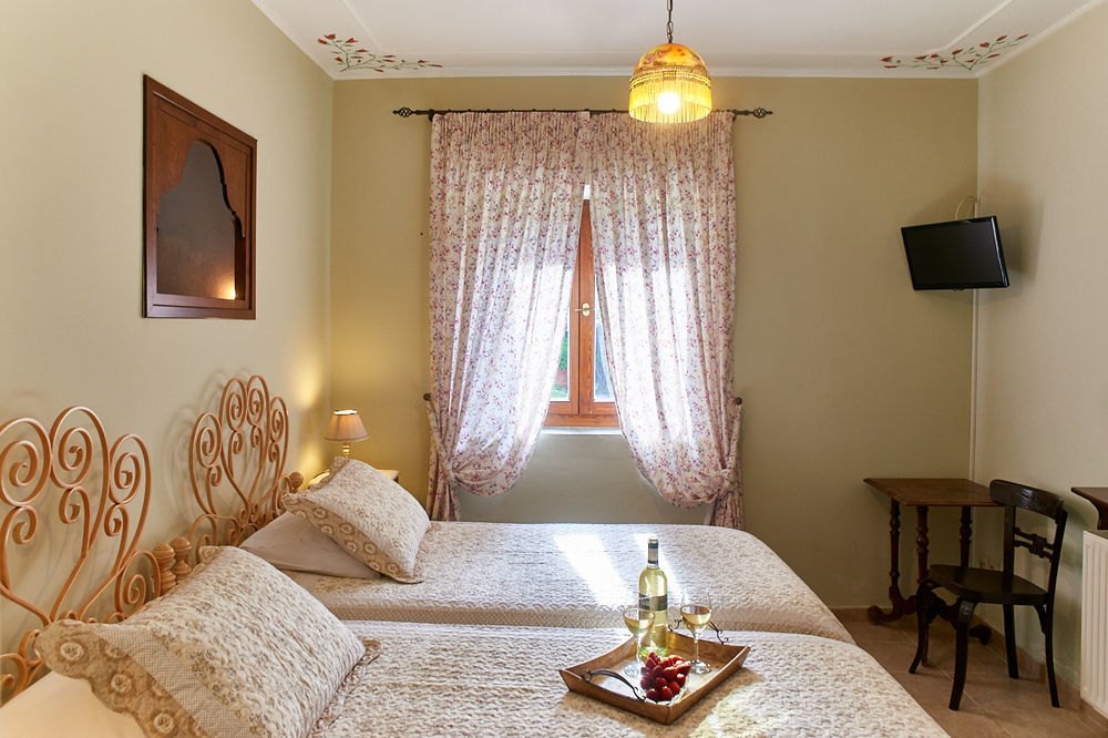 Triantafillies Guesthouse ปอร์เตเรีย ภายนอก รูปภาพ