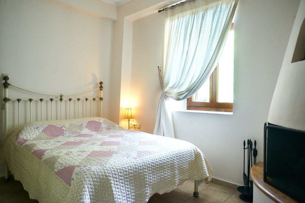 Triantafillies Guesthouse ปอร์เตเรีย ภายนอก รูปภาพ
