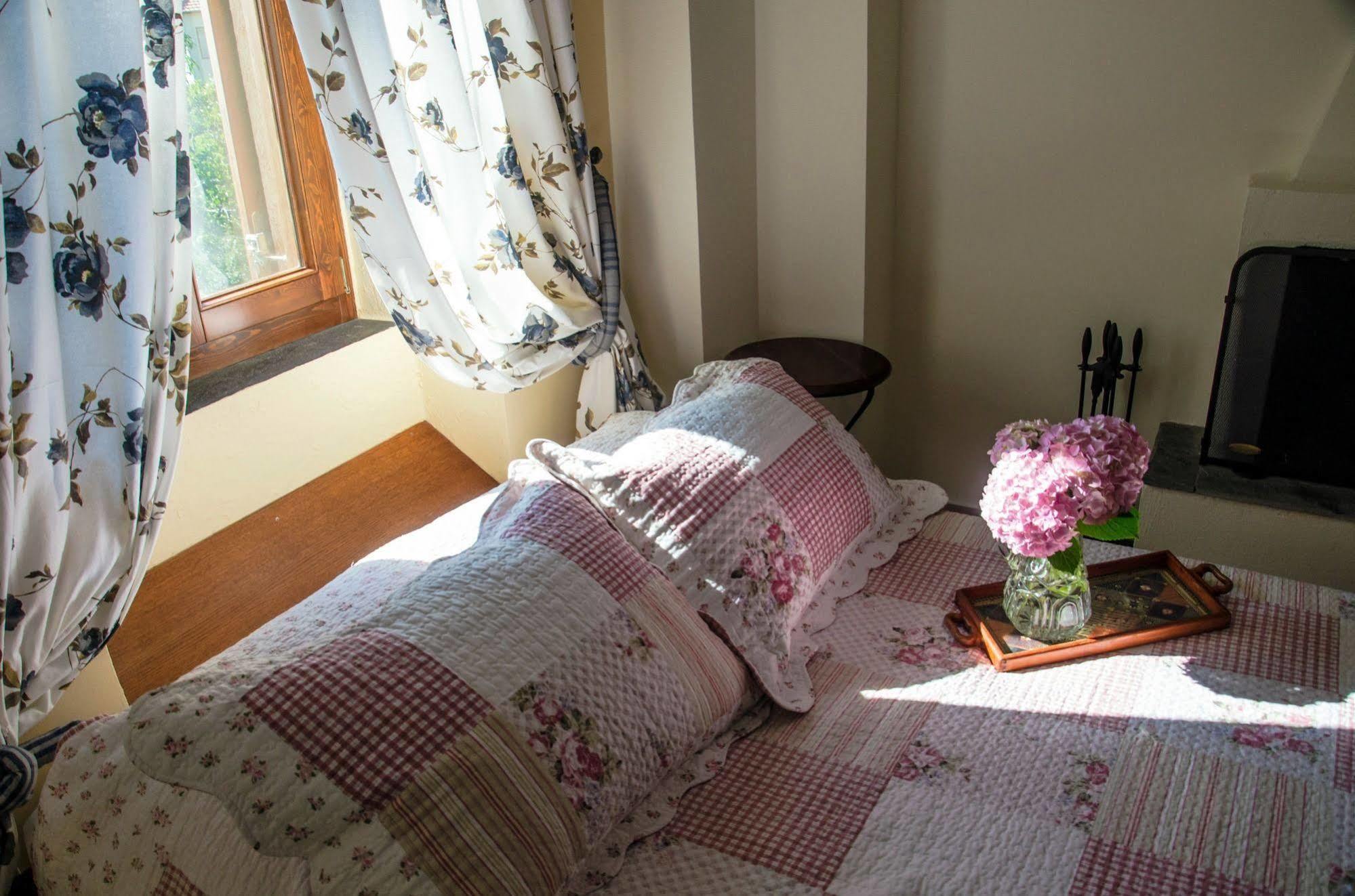 Triantafillies Guesthouse ปอร์เตเรีย ภายนอก รูปภาพ