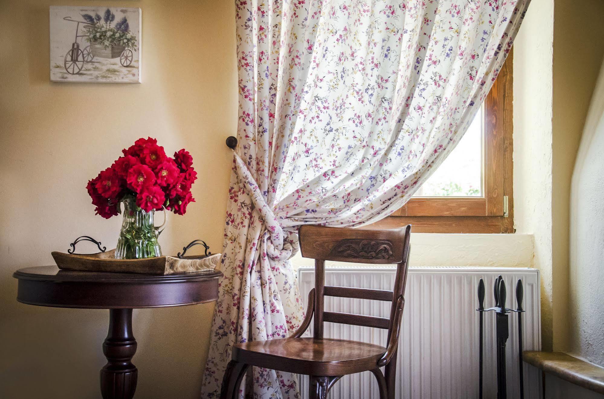 Triantafillies Guesthouse ปอร์เตเรีย ภายนอก รูปภาพ