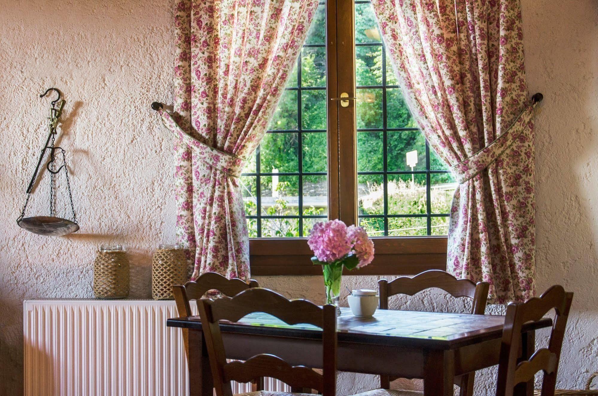 Triantafillies Guesthouse ปอร์เตเรีย ภายนอก รูปภาพ