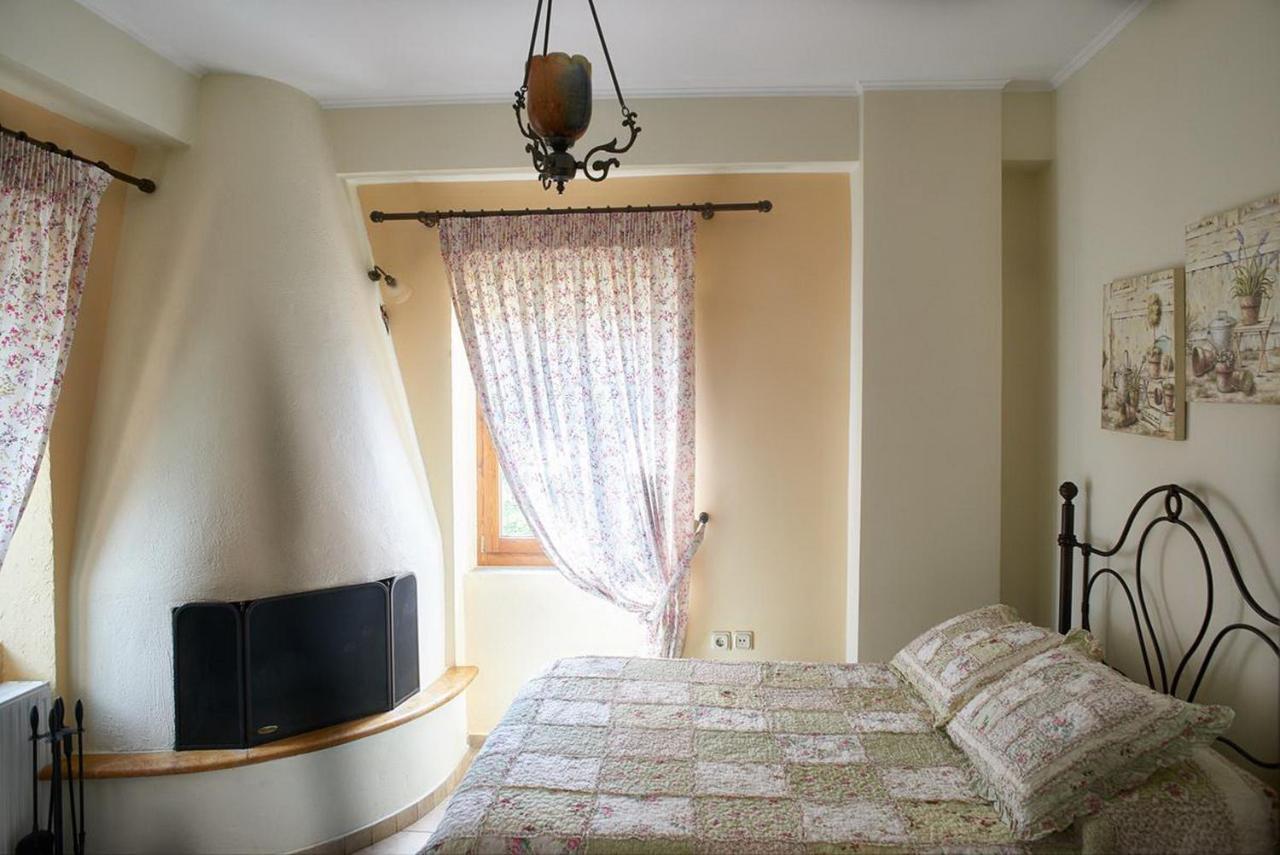 Triantafillies Guesthouse ปอร์เตเรีย ภายนอก รูปภาพ