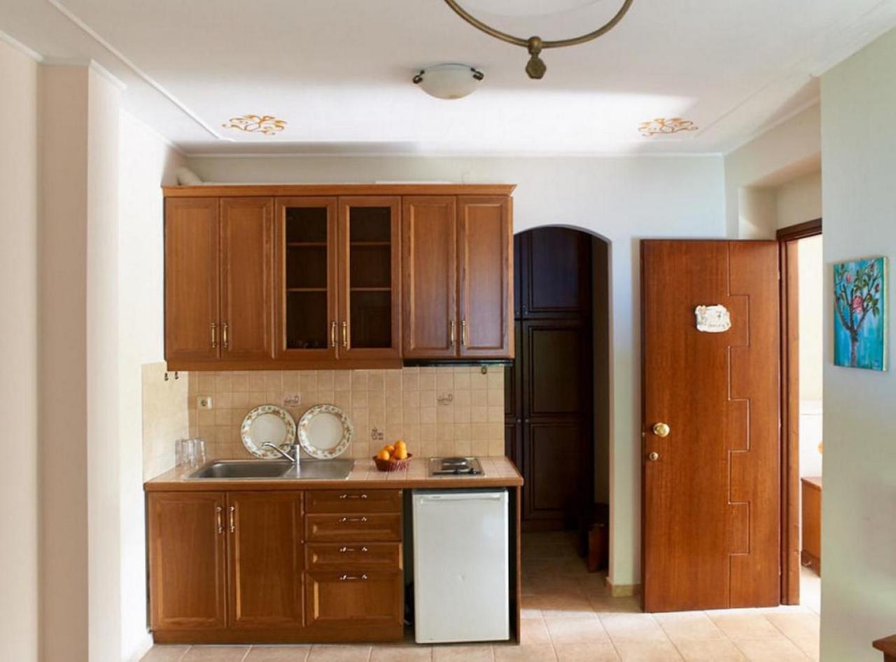 Triantafillies Guesthouse ปอร์เตเรีย ภายนอก รูปภาพ