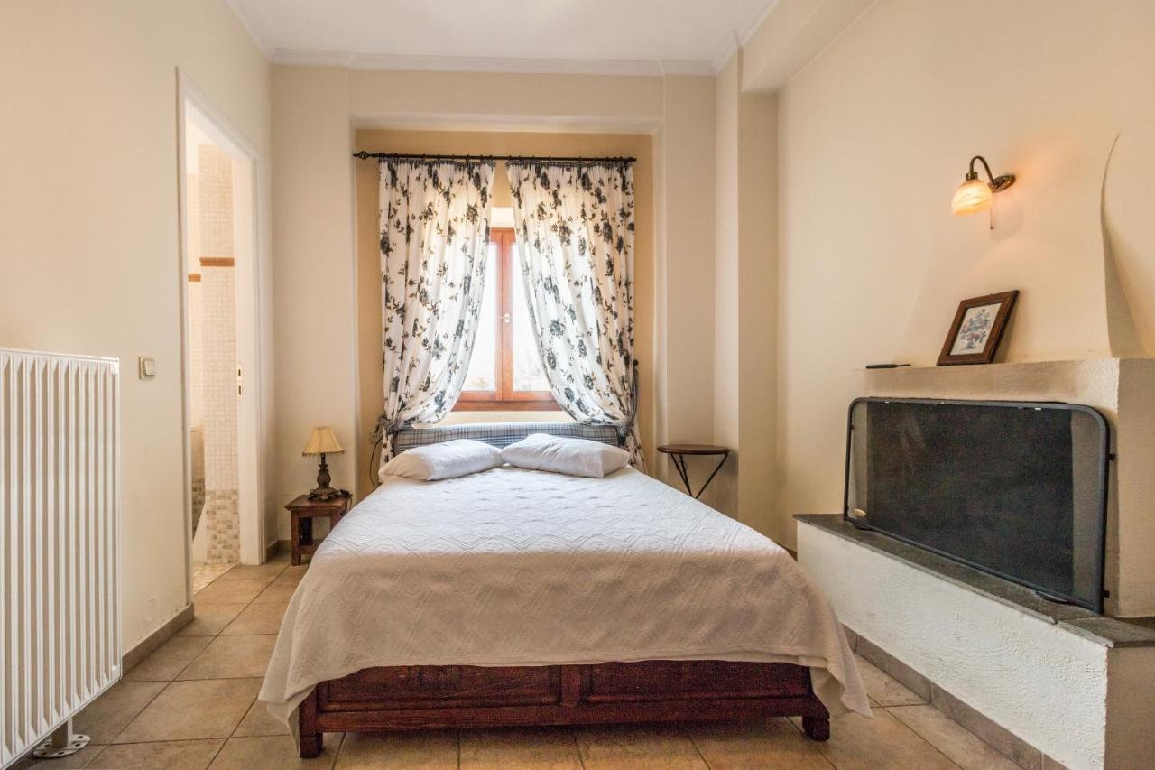 Triantafillies Guesthouse ปอร์เตเรีย ภายนอก รูปภาพ