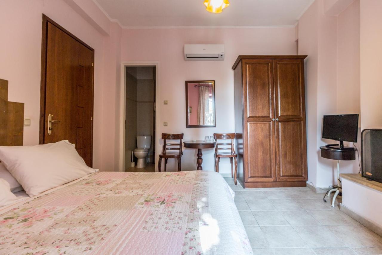Triantafillies Guesthouse ปอร์เตเรีย ภายนอก รูปภาพ