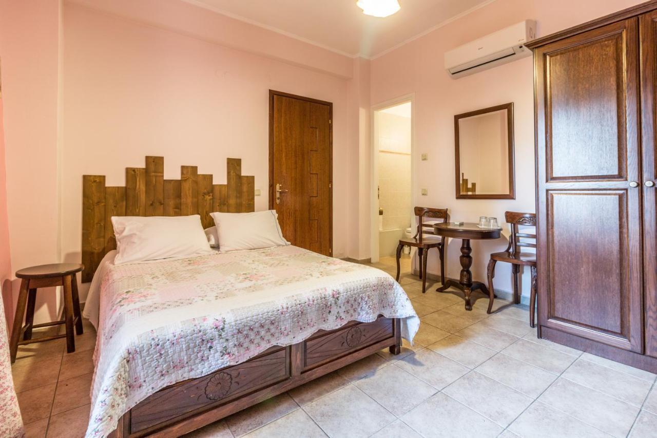Triantafillies Guesthouse ปอร์เตเรีย ภายนอก รูปภาพ
