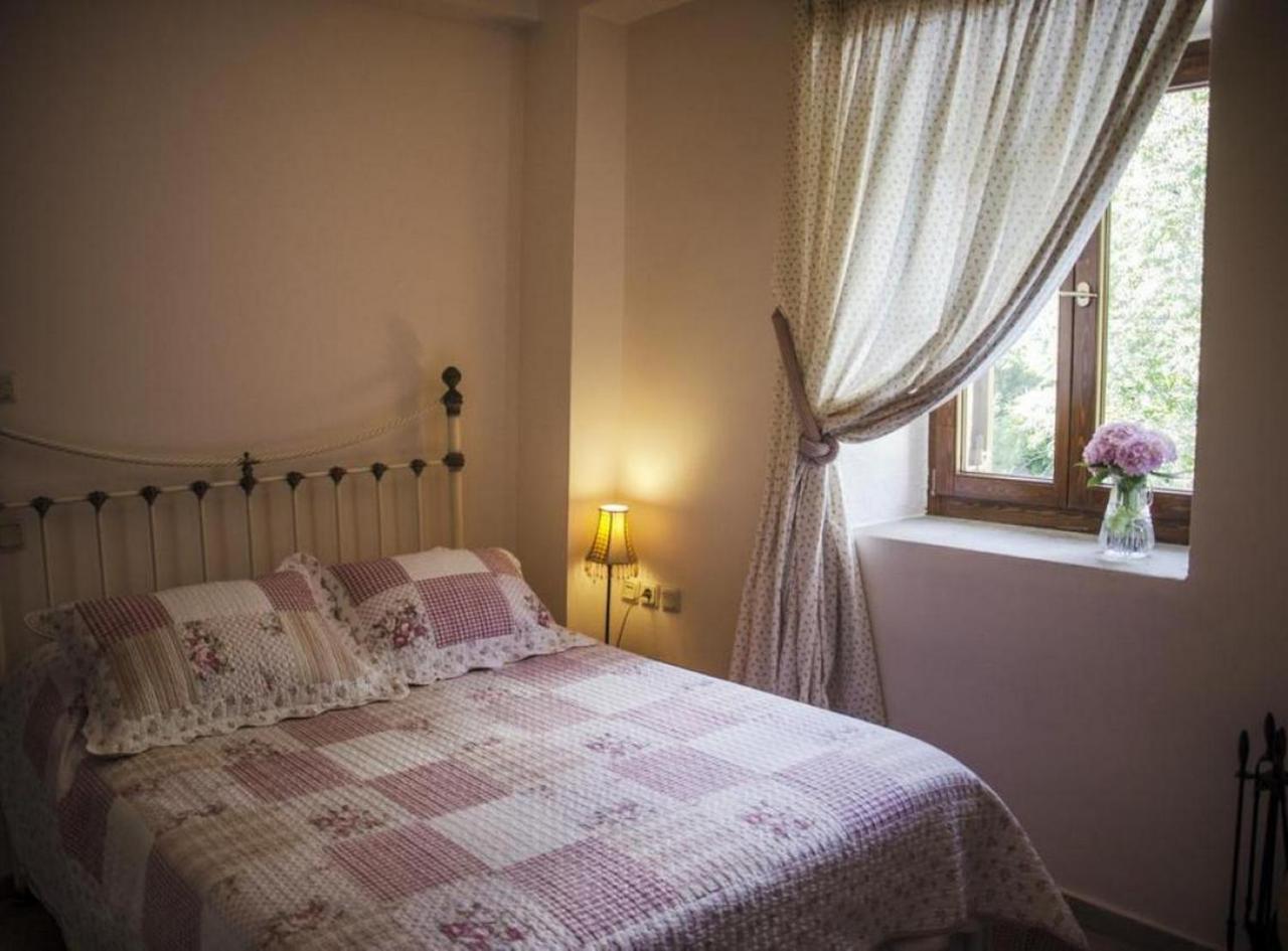Triantafillies Guesthouse ปอร์เตเรีย ภายนอก รูปภาพ
