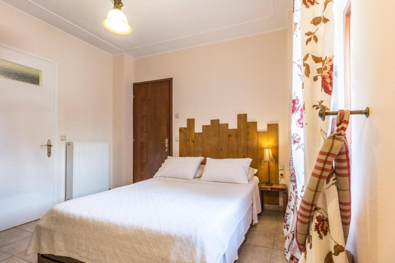 Triantafillies Guesthouse ปอร์เตเรีย ภายนอก รูปภาพ