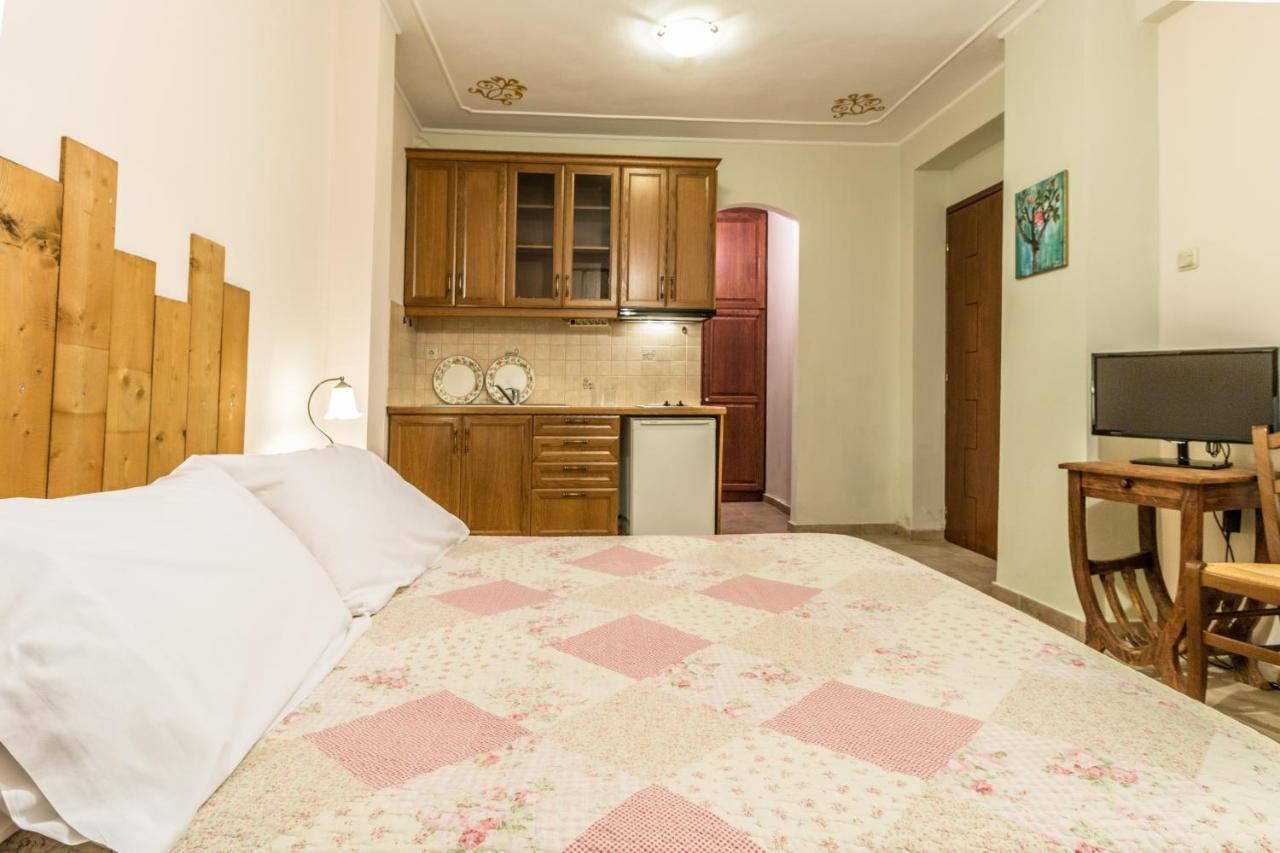 Triantafillies Guesthouse ปอร์เตเรีย ภายนอก รูปภาพ