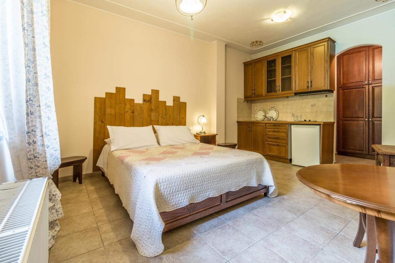 Triantafillies Guesthouse ปอร์เตเรีย ภายนอก รูปภาพ