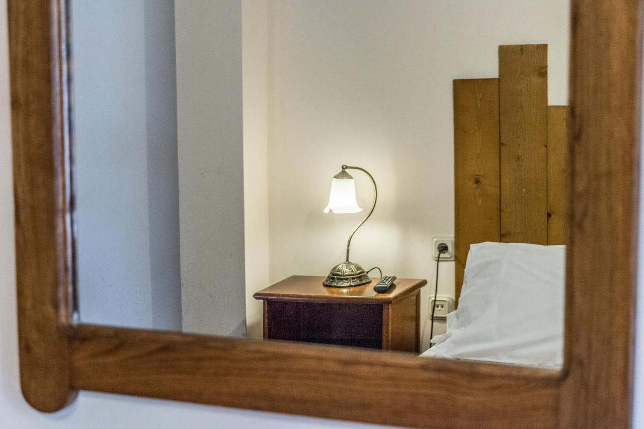 Triantafillies Guesthouse ปอร์เตเรีย ภายนอก รูปภาพ